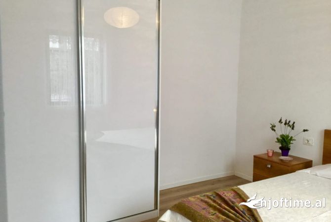 Shtepi me qera Apartament ne Tirane, 1+1, Mobilimi E mobiluar, Pagesa 550  Euro.