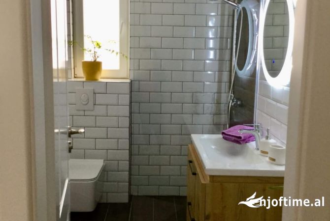 Shtepi me qera Apartament ne Tirane, 1+1, Mobilimi E mobiluar, Pagesa 550  Euro.