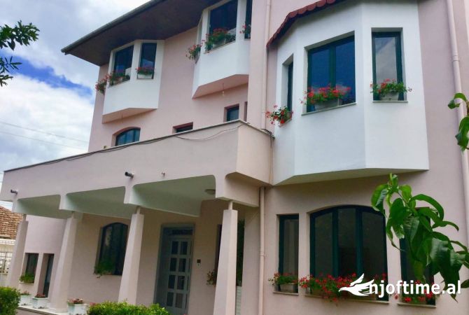 Shtepi me qera Apartament ne Tirane, 1+1, Mobilimi E mobiluar, Pagesa 550  Euro.