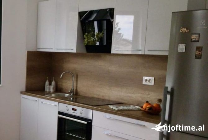 Shtepi me qera Apartament ne Tirane, 1+1, Mobilimi E mobiluar, Pagesa 550  Euro.