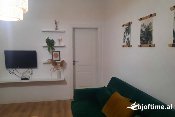 Shtepi me qera Apartament ne Tirane, 1+1, Mobilimi E mobiluar, Pagesa 550  Euro.