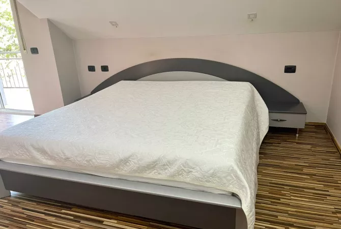 Mobilje dhe Elektroshtepiake  ne Tirane - 150 Euro
