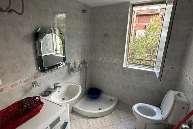 Shtepi me qera Apartament ne Tirane, 2+1, Mobilimi E mobiluar, Pagesa 400  Euro.