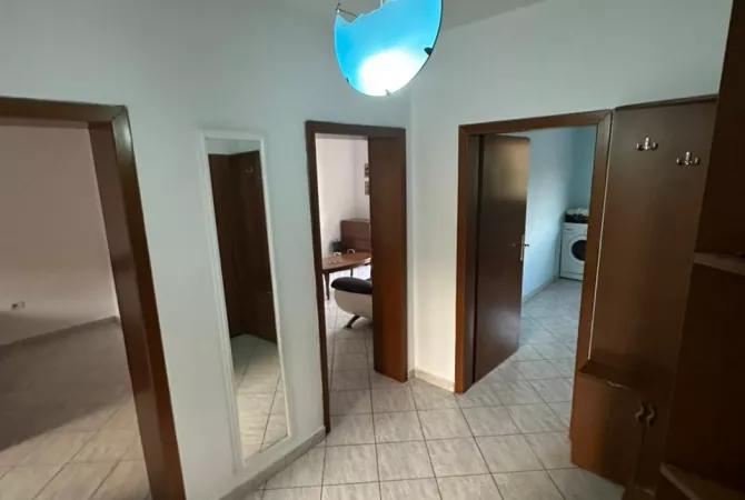 Shtepi me qera Apartament ne Tirane, 2+1, Mobilimi E mobiluar, Pagesa 400  Euro.