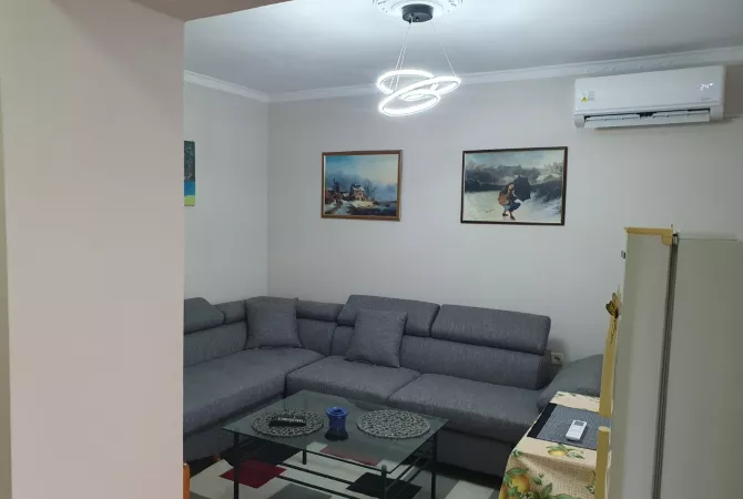Shtepi me qera 2+1 ne Tirane - 60,000 Leke