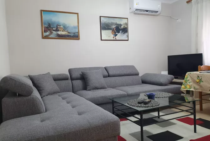 Shtepi me qera 2+1 ne Tirane - 60,000 Leke