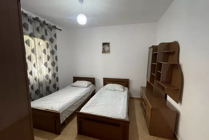 Shtepi me qera Shtepi Private ne Tirane, 2+1, Mobilimi E mobiluar, Pagesa 40,000  Leke.