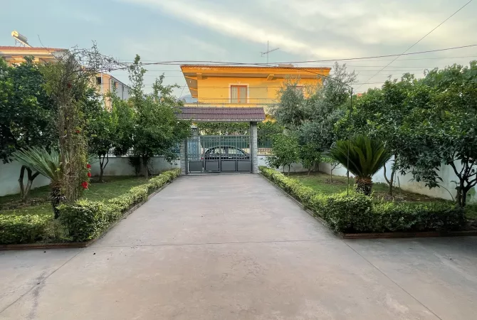 Shtepi me qera 2+1 ne Tirane - 40,000 Leke