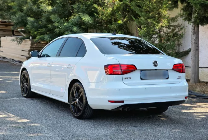 Makina ne shitje ne Tirane, Volkswagen, 2016 Diesel,Kambio Automatik Pagesa 9,800  Euro.