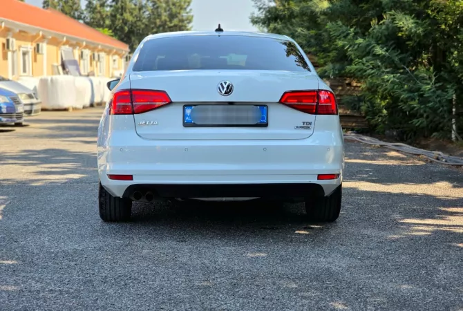 Makina ne shitje ne Tirane, Volkswagen, 2016 Diesel,Kambio Automatik Pagesa 9,800  Euro.