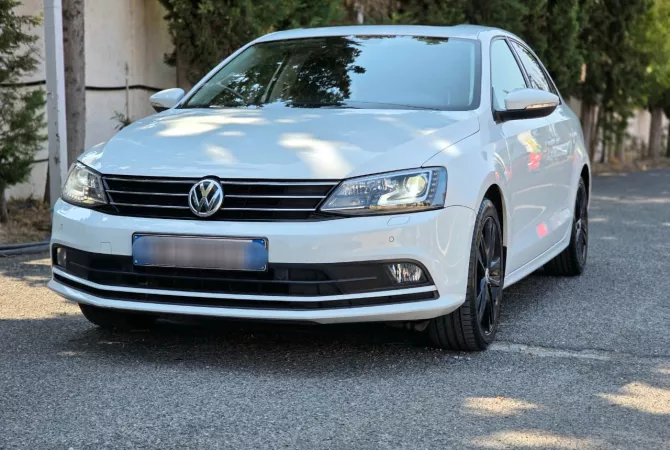 Makina ne shitje ne Tirane, Volkswagen, 2016 Diesel,Kambio Automatik Pagesa 9,800  Euro.