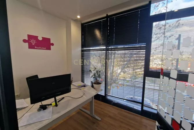 Ambient biznesi me qera 3+1 ne Tirane - 1,100 Euro