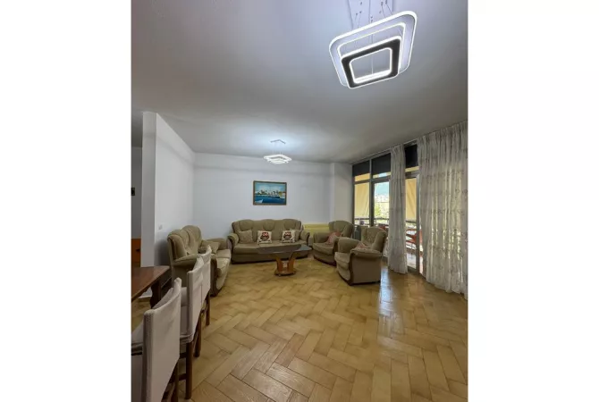 Shtepi me qera Apartament ne Tirane, 2+1, Mobilimi Pjeserisht e mobiluar, Pagesa 600  Euro.