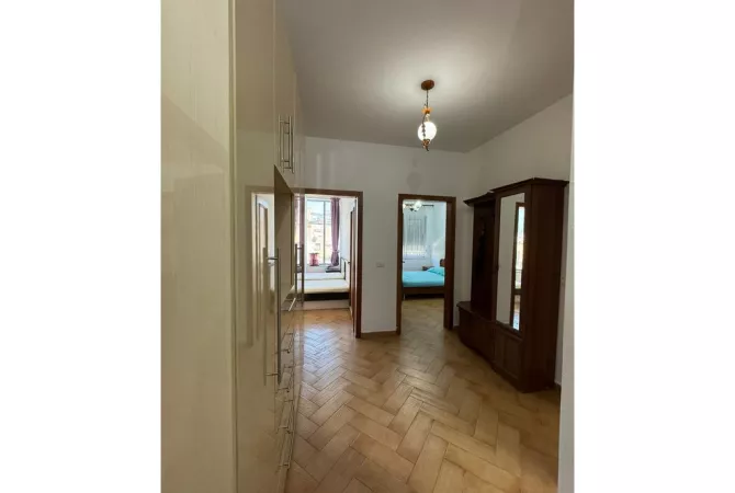 Shtepi me qera Apartament ne Tirane, 2+1, Mobilimi Pjeserisht e mobiluar, Pagesa 600  Euro.