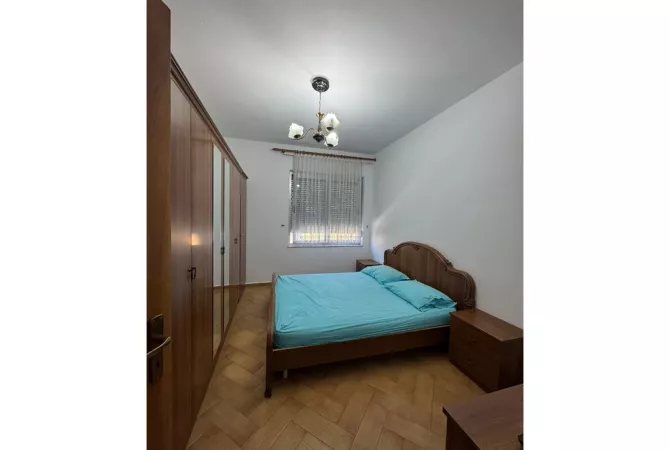 Shtepi me qera Apartament ne Tirane, 2+1, Mobilimi Pjeserisht e mobiluar, Pagesa 600  Euro.