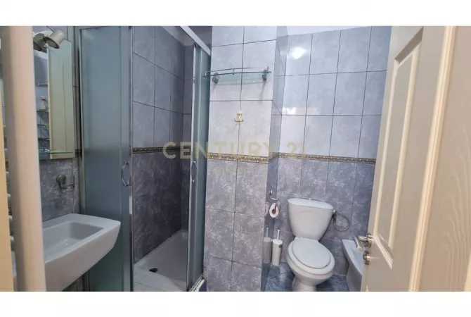 Shtepi me qera Apartament ne Tirane, 2+1, Mobilimi E mobiluar, Pagesa 700  Euro.