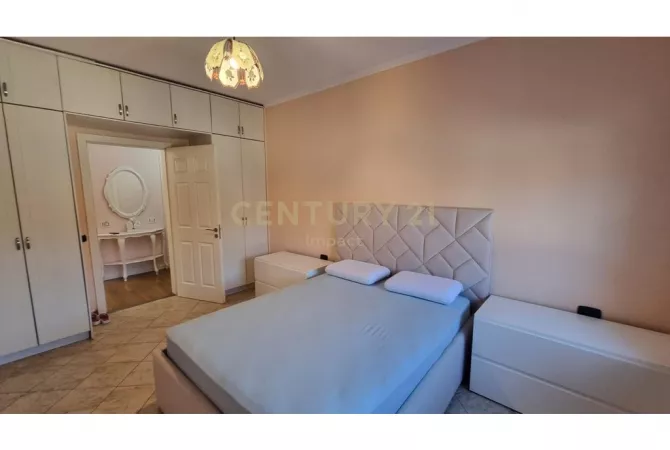 Shtepi me qera Apartament ne Tirane, 2+1, Mobilimi E mobiluar, Pagesa 700  Euro.