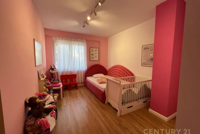 Shtepi me qera 2+1 ne Tirane - 1,300 Euro