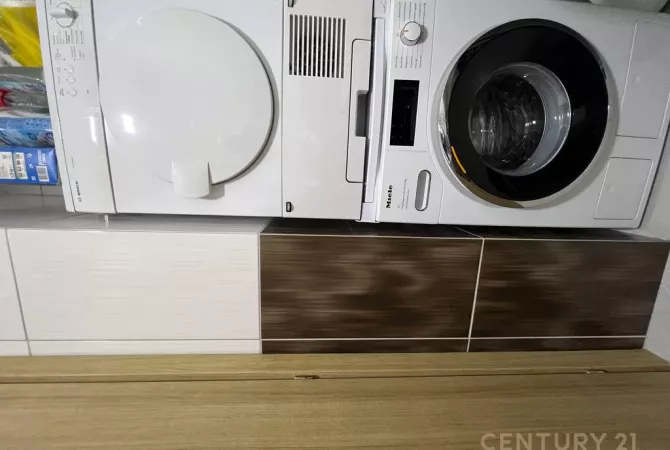 Shtepi me qera Apartament ne Tirane, 2+1, Mobilimi E mobiluar, Pagesa 1,300  Euro.