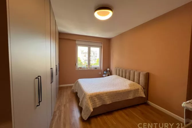 Shtepi me qera Apartament ne Tirane, 2+1, Mobilimi E mobiluar, Pagesa 1,300  Euro.