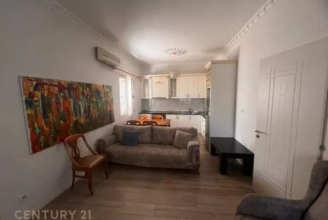 Shtepi me qera 2+1 ne Tirane - 700 Euro