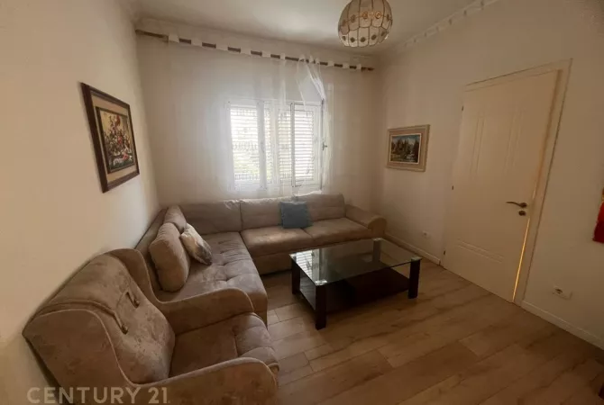 Shtepi me qera 2+1 ne Tirane - 700 Euro