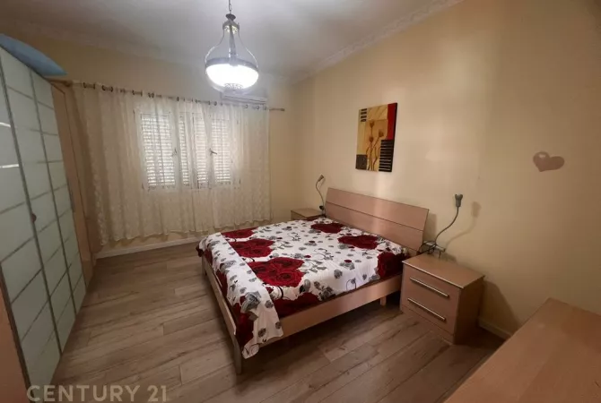 Shtepi me qera Apartament ne Tirane, 2+1, Mobilimi E mobiluar, Pagesa 700  Euro.