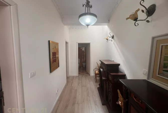 Shtepi me qera Apartament ne Tirane, 2+1, Mobilimi E mobiluar, Pagesa 700  Euro.