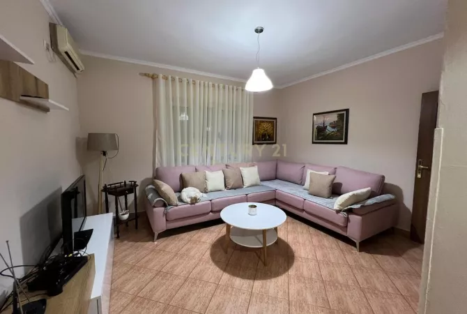 Shtepi me qera Apartament ne Tirane, 2+1, Mobilimi E mobiluar, Pagesa 450  Euro.