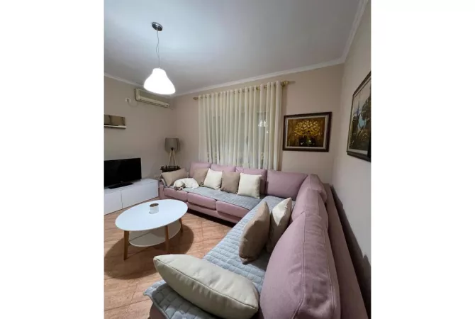 Shtepi me qera Apartament ne Tirane, 2+1, Mobilimi E mobiluar, Pagesa 450  Euro.