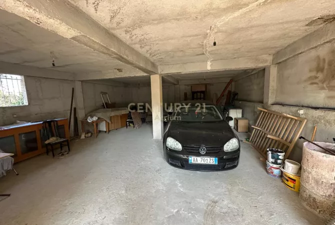 Shtepi ne shitje Vila Luksoze ne Tirane, 4+1, Mobilimi E mobiluar, Pagesa 230,000  Euro.