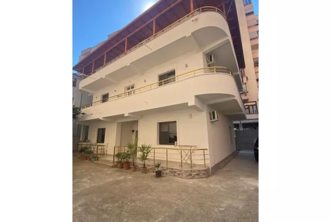 Shtepi me qera Shtepi Private ne Tirane, 7+1, Mobilimi E mobiluar, Pagesa 6,000  Euro.