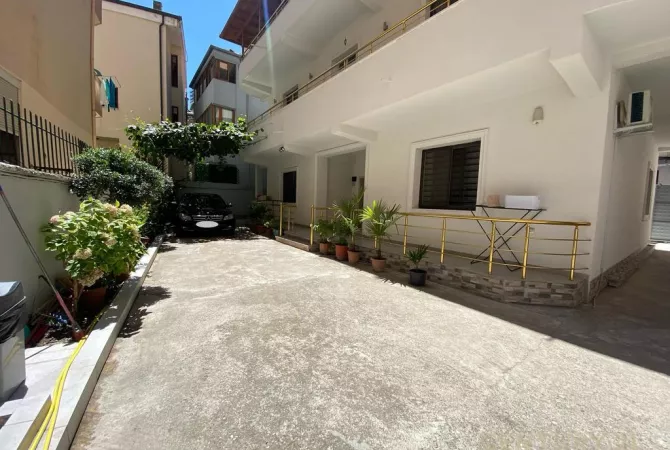 Shtepi me qera Shtepi Private ne Tirane, 7+1, Mobilimi E mobiluar, Pagesa 6,000  Euro.