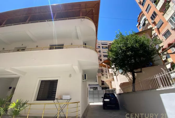 Shtepi me qera Shtepi Private ne Tirane, 7+1, Mobilimi E mobiluar, Pagesa 6,000  Euro.