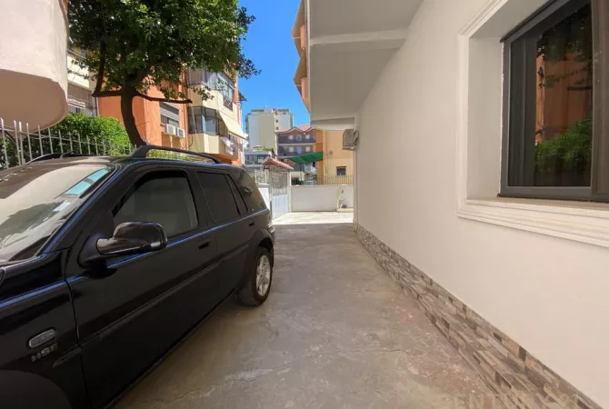 Shtepi me qera Shtepi Private ne Tirane, 7+1, Mobilimi E mobiluar, Pagesa 6,000  Euro.