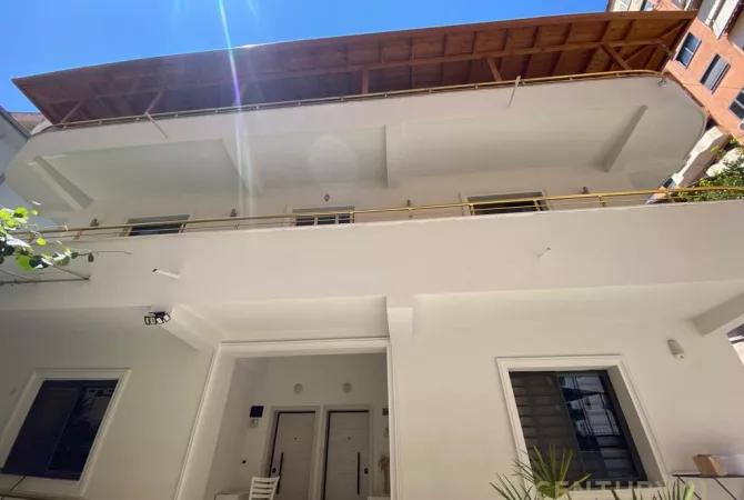 Shtepi me qera Shtepi Private ne Tirane, 7+1, Mobilimi E mobiluar, Pagesa 6,000  Euro.