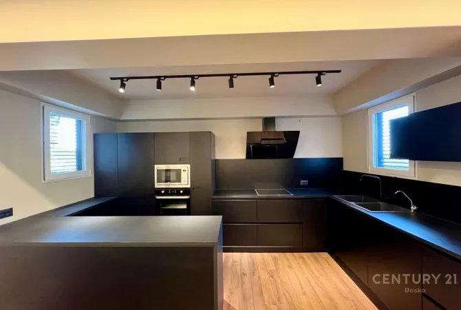 Shtepi me qera Apartament ne Tirane, 3+1, Mobilimi E mobiluar, Pagesa 2,500  Euro.