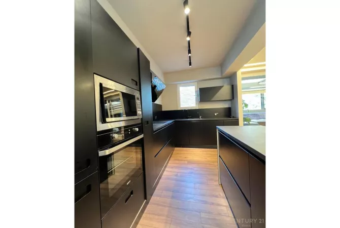 Shtepi me qera Apartament ne Tirane, 3+1, Mobilimi E mobiluar, Pagesa 2,500  Euro.