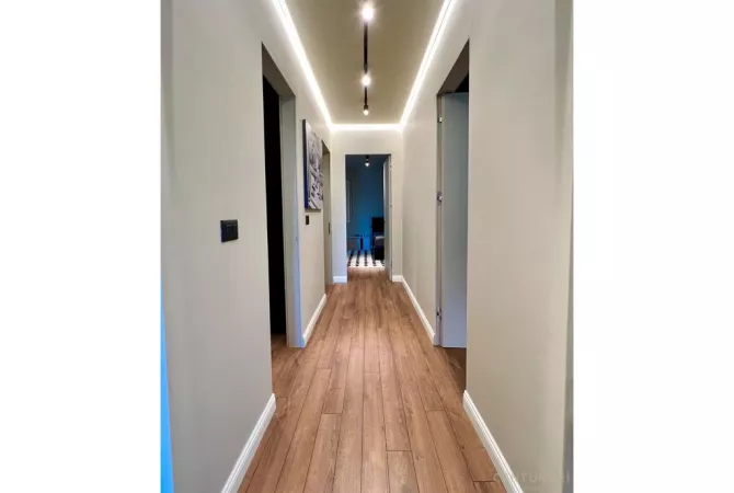 Shtepi me qera Apartament ne Tirane, 3+1, Mobilimi E mobiluar, Pagesa 2,500  Euro.