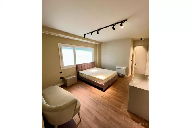 Shtepi me qera Apartament ne Tirane, 3+1, Mobilimi E mobiluar, Pagesa 2,500  Euro.