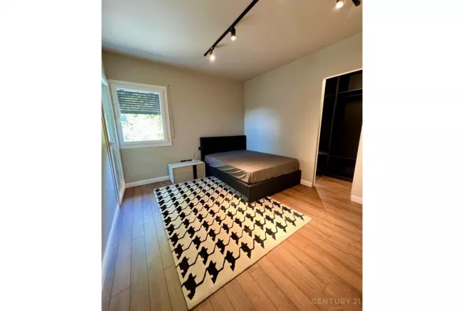 Shtepi me qera Apartament ne Tirane, 3+1, Mobilimi E mobiluar, Pagesa 2,500  Euro.