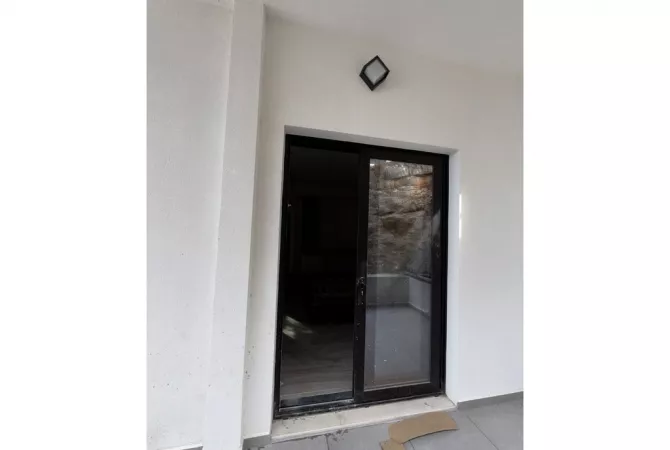 SARANDE,JAPIM ME QERA VJETORE VILE NE RR. PANORAMA ME PAMJE NGA DETI-14,000 Euro/MUAJ