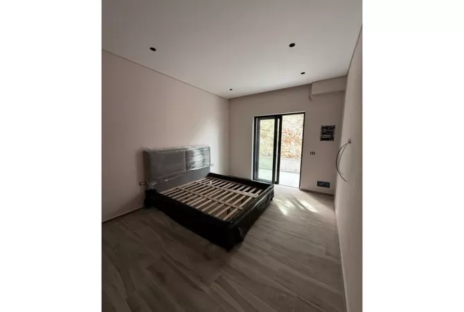 SARANDE,JAPIM ME QERA VJETORE VILE NE RR. PANORAMA ME PAMJE NGA DETI-14,000 Euro/MUAJ