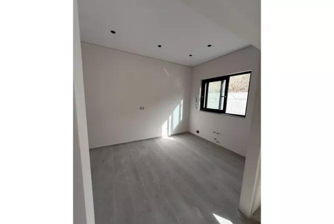 SARANDE,JAPIM ME QERA VJETORE VILE NE RR. PANORAMA ME PAMJE NGA DETI-14,000 Euro/MUAJ