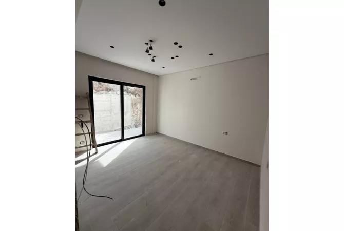 SARANDE,JAPIM ME QERA VJETORE VILE NE RR. PANORAMA ME PAMJE NGA DETI-14,000 Euro/MUAJ