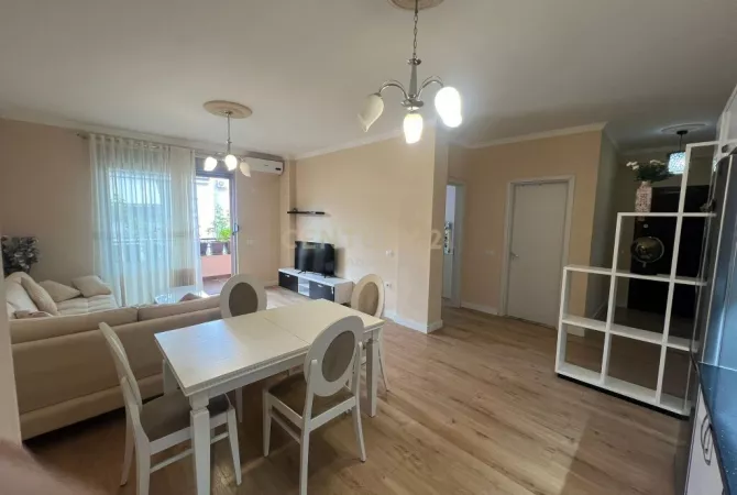 Shtepi ne shitje Apartament ne Tirane, 2+1, Mobilimi E mobiluar, Pagesa 175,000  Euro.