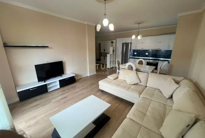 Shtepi ne shitje Apartament ne Tirane, 2+1, Mobilimi E mobiluar, Pagesa 175,000  Euro.