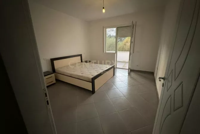 Shtepi ne shitje Apartament ne Tirane, 2+1, Mobilimi E mobiluar, Pagesa 180,000  Euro.