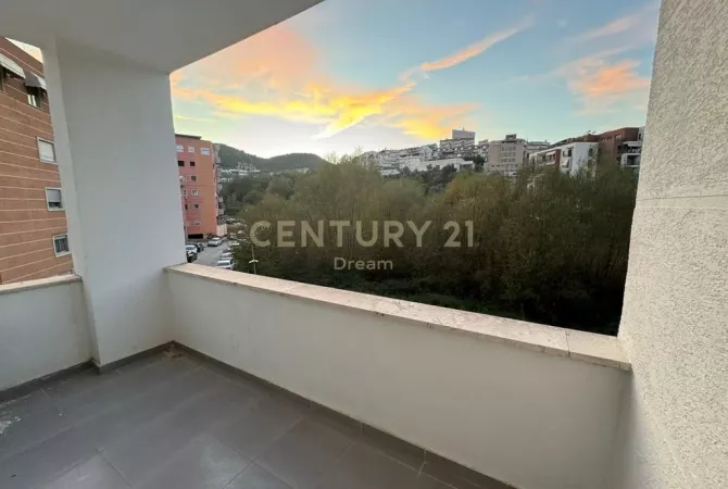 Shtepi ne shitje Apartament ne Tirane, 2+1, Mobilimi E mobiluar, Pagesa 180,000  Euro.