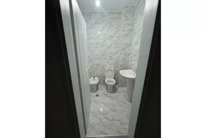 Shtepi ne shitje Apartament ne Tirane, 2+1, Mobilimi E mobiluar, Pagesa 180,000  Euro.